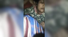 Un couple de village Desi pur s'engage dans une action de pipe torride 2 minute 40 sec