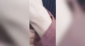 Волосатую деревенскую киску трахает пакистанская жена на камеру 3 минута 10 сек