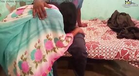 La esposa de un pueblo indio se entrega al sexo oral y penetrante con su suegro 3 mín. 00 sec