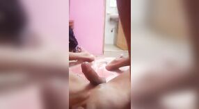 Dehati Chudai sexy ragazza ottiene nudo e cavalca il suo uomo cazzo 0 min 50 sec