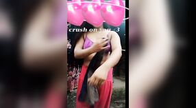 Pure Desi dorp meisje pronkt met haar strakke gaten in een stomende selfie video 1 min 50 sec