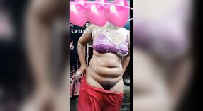 Pura Desi aldeia menina ostenta seus buracos apertados em um fumegante selfie vídeo 5 minuto 20 SEC