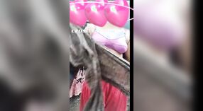 Pure Desi village girl exhibe ses trous serrés dans une vidéo de selfie torride 0 minute 0 sec