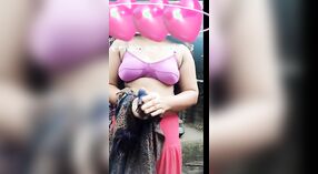 Pura Desi aldeia menina ostenta seus buracos apertados em um fumegante selfie vídeo 0 minuto 50 SEC