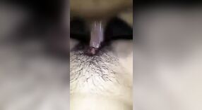 Os peitos sensuais de Bangla saltam enquanto ela faz sexo com um cara pela primeira vez 4 minuto 20 SEC