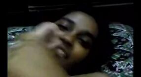 Petite amie adolescente aux gros seins et au cul mouillé sans poils devient coquine devant la caméra 3 minute 00 sec