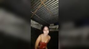 Istri India memamerkan toilet dalam video telanjang solo tersembunyi dari MMS 2 min 20 sec