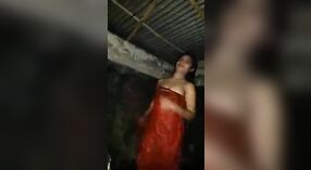 Istri India memamerkan toilet dalam video telanjang solo tersembunyi dari MMS 3 min 20 sec