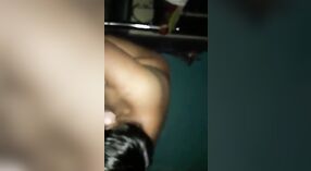 Bangla slut dà una mente-blowing pompino in MMC video 4 min 00 sec