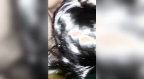 Pelacur Bangla memberikan blowjob yang menakjubkan dalam video MMC 0 min 30 sec