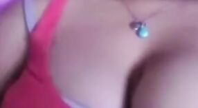 Video de sexo en línea de Desi Bhabhi con grandes tetas y coño 3 mín. 40 sec