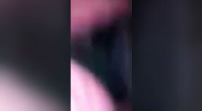 Vidéo xxx torride du couple Dehati mettant en vedette une fille indienne 1 minute 10 sec