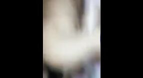 Video de sexo universitario con una universitaria india caliente Pune Diksha 2 mín. 00 sec