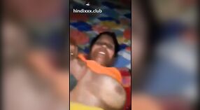 Maduro Indiano tia obtém seu bichano fodido na aldeia configuração 2 minuto 00 SEC