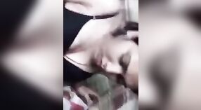 Haarige Muschi Punjabi wird von heißer Frau in MMS-Video geschlagen 1 min 30 s