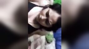 Haarige Muschi Punjabi wird von heißer Frau in MMS-Video geschlagen 2 min 00 s