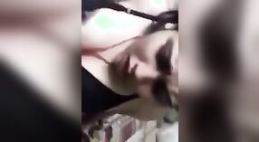 Haarige Muschi Punjabi wird von heißer Frau in MMS-Video geschlagen 2 min 20 s