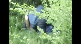 Horny Indian couple has passionate sex in the great outdoors 0 min 40 sec