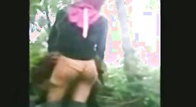 Desi paar outdoor-sex in der freien Natur 0 min 50 s