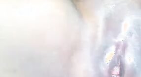 ఇండియన్ పోర్న్ స్టార్ తన స్నేహితుడితో తన భర్త ఆసన శృంగారాన్ని చిత్రీకరిస్తుంది 2 మిన్ 10 సెకను