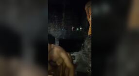 Video MMS casero humeante de pareja Desi capturado en un pueblo 2 mín. 30 sec