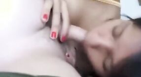 Un chico recibe una mamada satisfactoria de su amigo en este video desi mms 0 mín. 40 sec