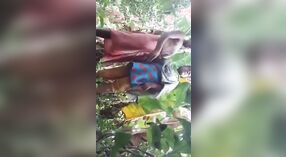 Mature desi salope aime la baise en plein air dans la vidéo MMC 0 minute 0 sec