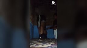 Desi bhabhi indienne se livre aux préliminaires avec son jeune amant MMC 0 minute 0 sec