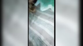孟加拉国少女在这个丑闻的视频中沉迷于一个热气腾腾的三人组 2 敏 30 sec