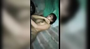 孟加拉国少女在这个丑闻的视频中沉迷于一个热气腾腾的三人组 2 敏 40 sec