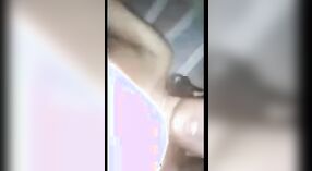 孟加拉国少女在这个丑闻的视频中沉迷于一个热气腾腾的三人组 3 敏 50 sec