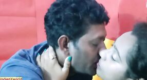 Bhabhi India membuat vaginanya yang kencang ditumbuk, tapi penisku turun! 5 min 40 sec