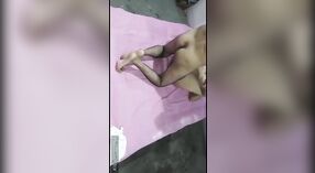 Vídeo pornográfico indiano Amador capturado numa câmara escondida 3 minuto 20 SEC