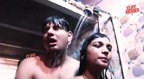 Indiase babe Met Grote borsten cheats op haar vriend in steamy video 0 min 0 sec
