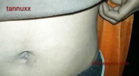 தேசி கல்லூரி பெண் தனது கவர்ச்சியான உடலை ஒரு தனிப்பட்ட அமைப்பில் கேமராவில் காட்டிக்கொள்கிறாள் 7 நிமிடம் 00 நொடி