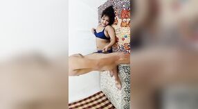 Desi bebê dá uma sensual boquete e recebe dela bichano preenchidas com esperma 0 minuto 0 SEC