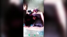 Amca yokken genç yeğeni Pakistanlı teyzesiyle seks yapıyor, desi mms'de 4 dakika 10 saniyelik