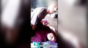 Keponakan muda berhubungan seks dengan bibi Pakistannya saat pamannya pergi, di desi mms 0 min 0 sec