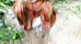 పెద్ద వక్షోజాలతో భారతీయ భాభి యొక్క సేకరణ ఆరుబయట విసిగిపోతుంది 4 మిన్ 40 సెకను