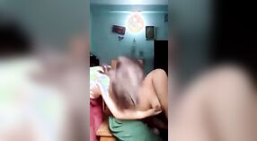 Mollig Desi en haar lesbische vriendin verkennen hun seksualiteit in deze stomende video 2 min 40 sec