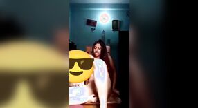 Tombul Desi ve lezbiyen kız arkadaşı bu buharlı videoda cinselliklerini keşfediyor 3 dakika 50 saniyelik