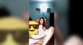 Tombul Desi ve lezbiyen kız arkadaşı bu buharlı videoda cinselliklerini keşfediyor 4 dakika 00 saniyelik