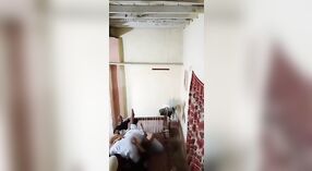 Ukryta kamera Bhabha przechwytuje ich ekscytujący domowy seks sesji 2 / min 30 sec