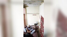 Ukryta kamera Bhabha przechwytuje ich ekscytujący domowy seks sesji 0 / min 0 sec