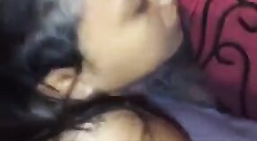 Procace Mallu Tripti in Desi Video Porno con gemendo e Doggystyle Azione 4 min 50 sec