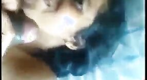 Indisches Dienstmädchen Bangla gibt einen schlampigen blowjob im MMC-video 1 min 50 s