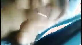 La bonne indienne Bangla fait une pipe bâclée dans une vidéo MMC 2 minute 20 sec