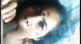 Indisches Dienstmädchen Bangla gibt einen schlampigen blowjob im MMC-video 3 min 40 s