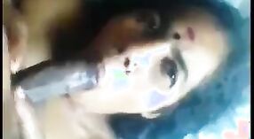La bonne indienne Bangla fait une pipe bâclée dans une vidéo MMC 3 minute 50 sec