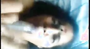 La bonne indienne Bangla fait une pipe bâclée dans une vidéo MMC 0 minute 0 sec